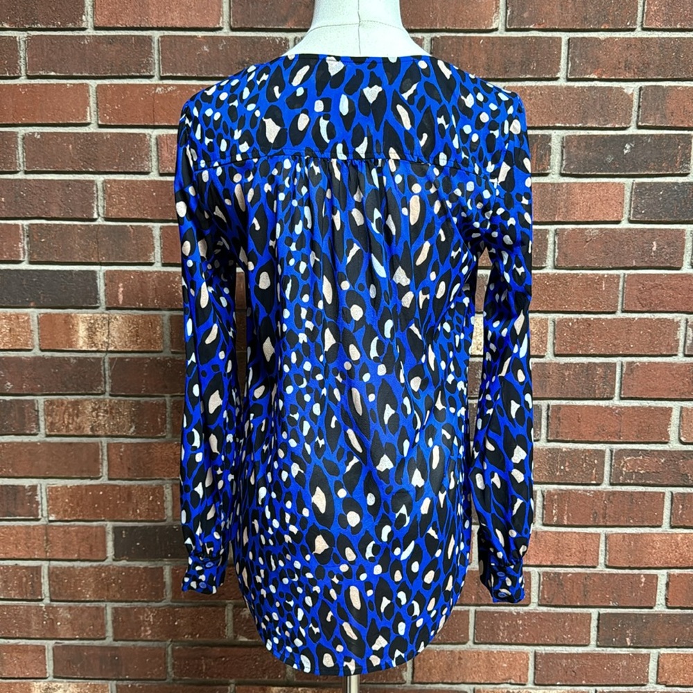 Trina Turk Blue Leopard Print Blouse Size Small - Picture 3 of 9